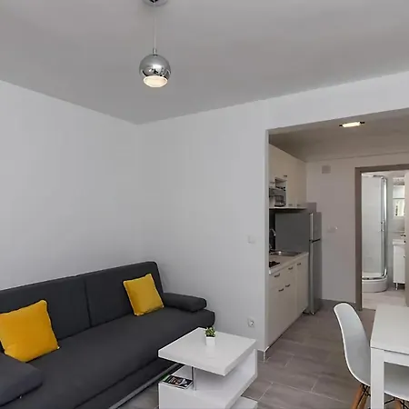 Lucky Star 3 Apartment